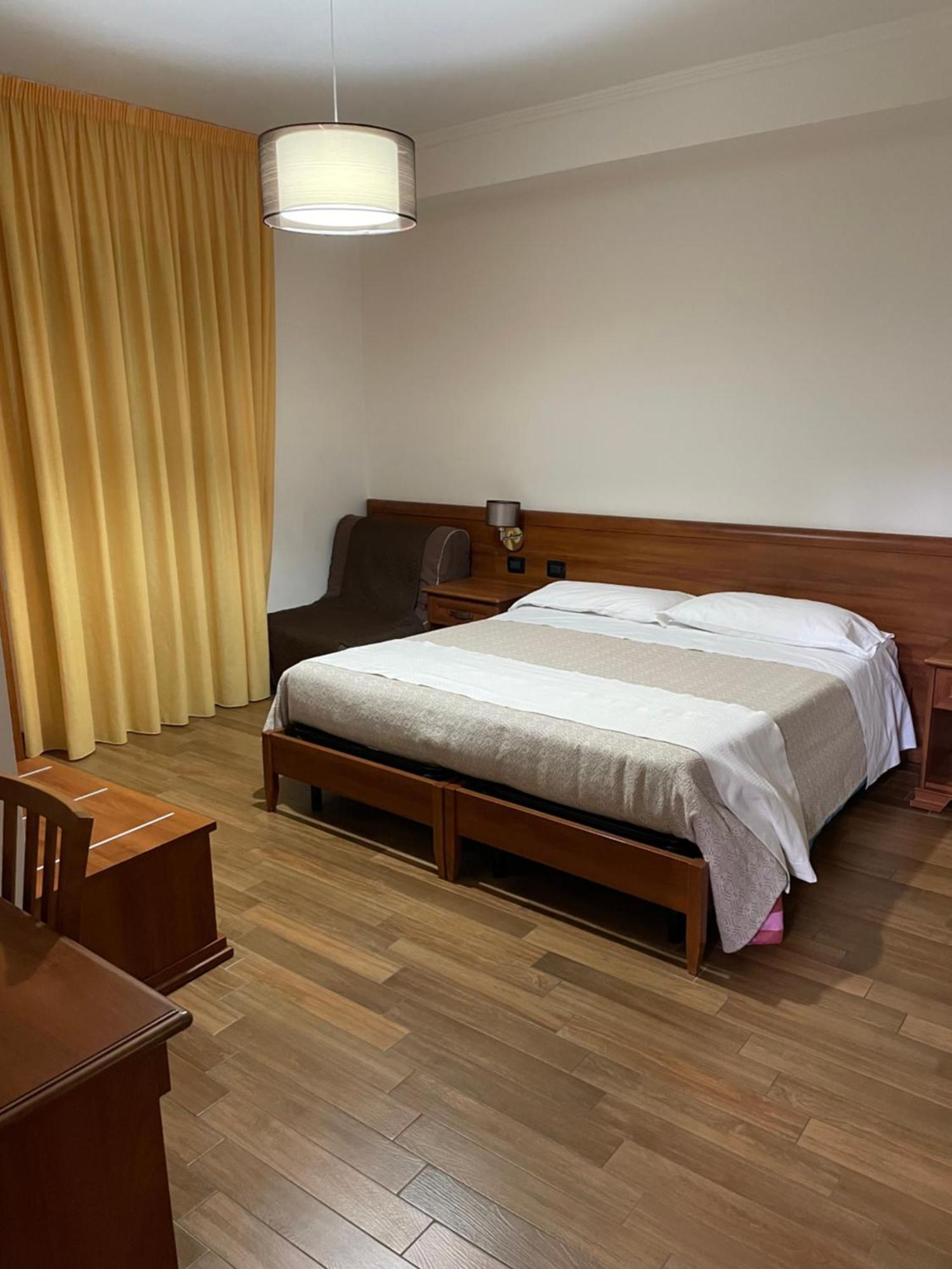 Fd Lorichella Hotell Lorica Exteriör bild
